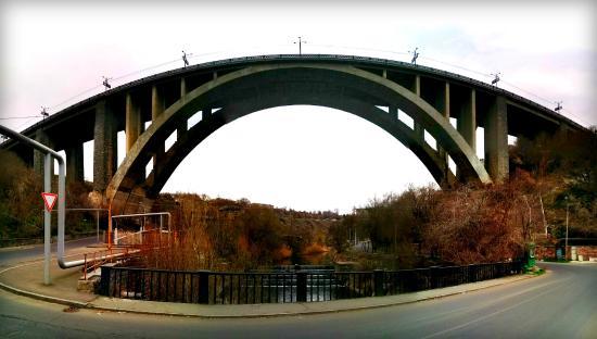 Kievyan Bridge