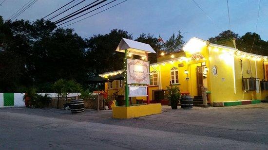 Fort Maxwell Pizza & Trattoria