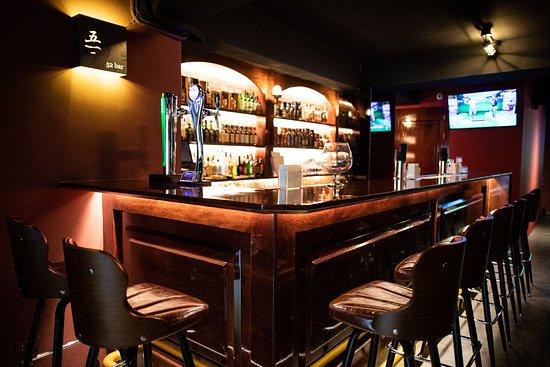 Five 2 Bar & Bistro
