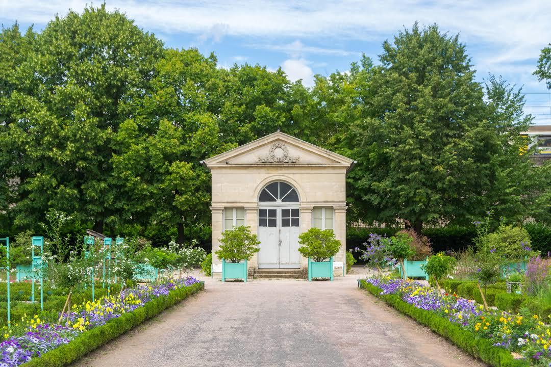 Arquebuse Botanic Gardens