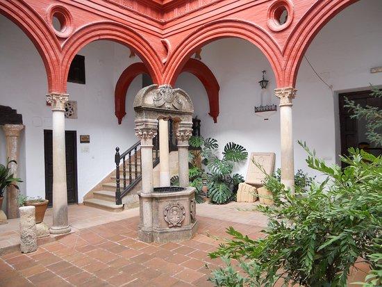 Palacio de Mondragon
