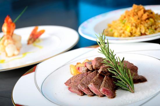 Teppanyaki Restaurant At 85 Sky Tower Hotel