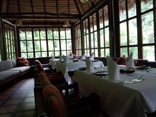 Dining Room & Bar