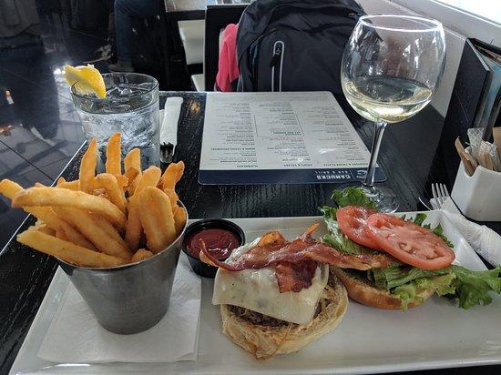 Canucks Bar and Grill