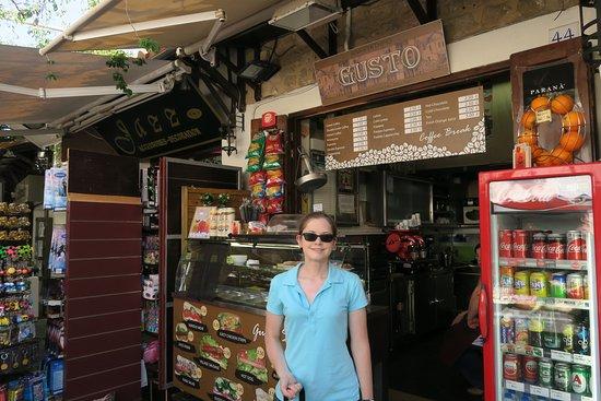 Piatsa Gusto Cafe