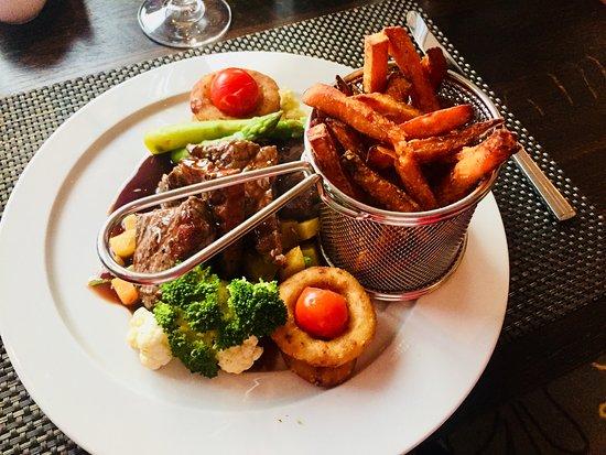 Charly's Restaurant & Bar