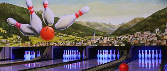 Bowling Bistro Bar 101