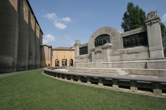 Monument to Giuseppe Verdi