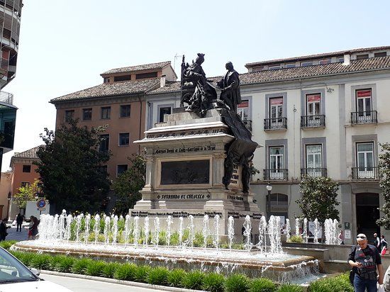 Monument to Isabella I of Castile and Christopher Columbus