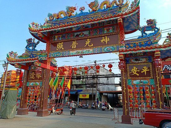 Loem Hu Thai Su Shrine