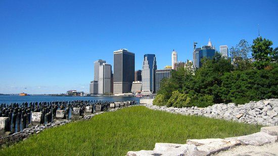 Brooklyn Bridge Park avec le port DUMBO