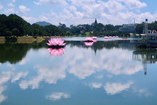 Xuan Huong Lake