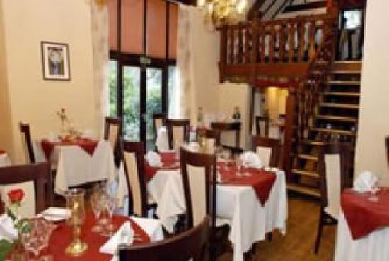 Oaks Restaurant & Bar