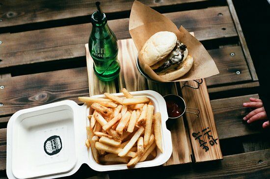 Mooger Burger